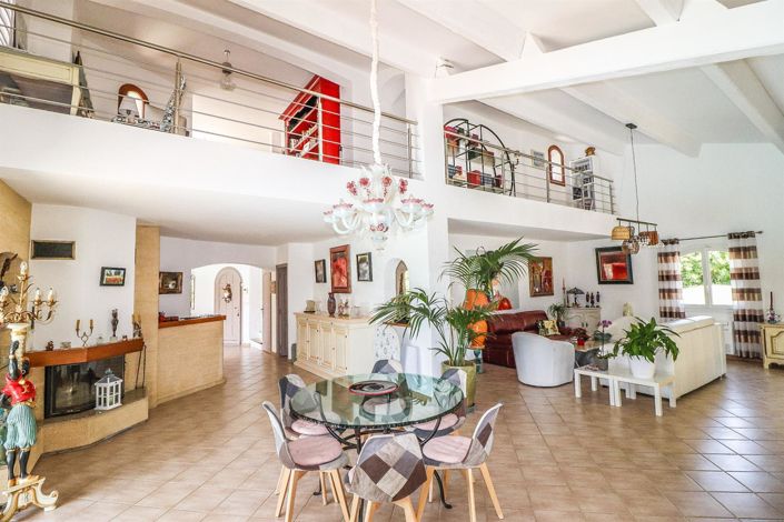 Image No.10-3 Bed House for sale