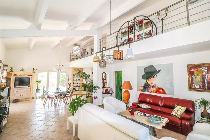 Image No.11-3 Bed House for sale