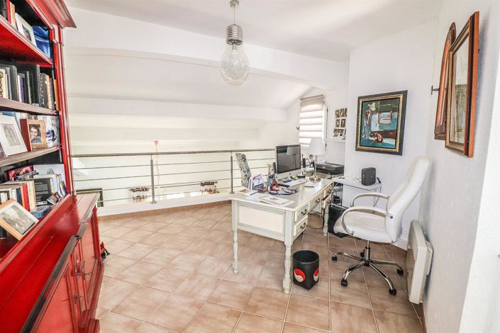 Image No.14-3 Bed House for sale