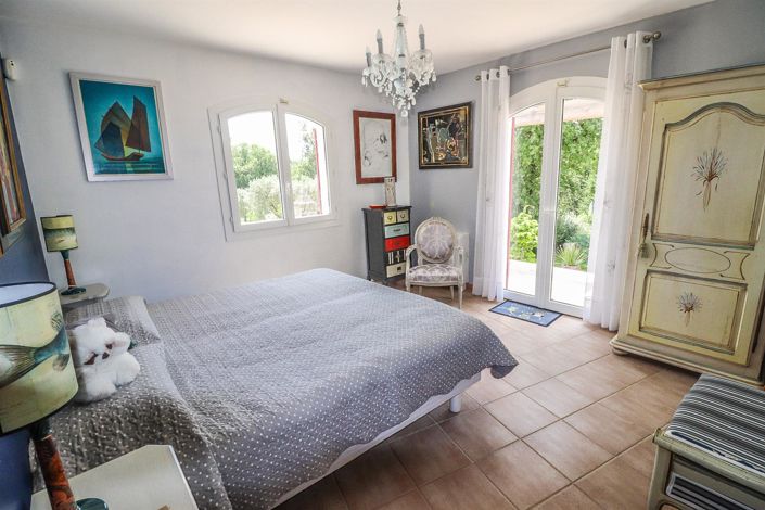 Image No.15-3 Bed House for sale