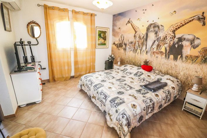 Image No.18-3 Bed House for sale