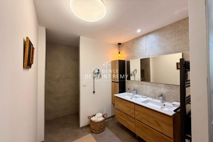 Image No.18-5 Bed House for sale