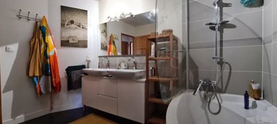 ajhrhov074y92u567