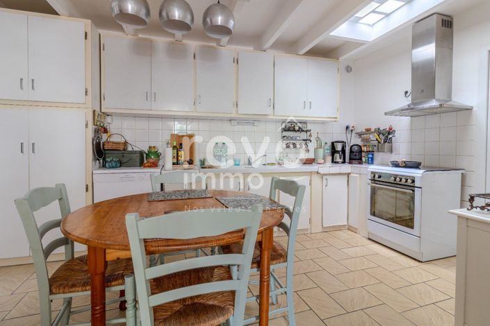 Image No.11-3 Bed House for sale