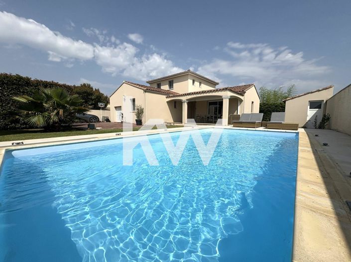 Image No.1-4 Bed House for sale