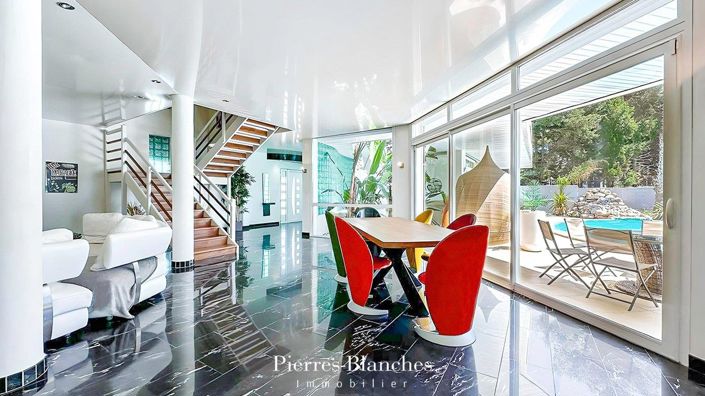 Image No.3-4 Bed House for sale