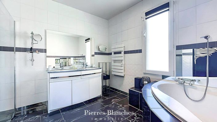 Image No.8-4 Bed House for sale