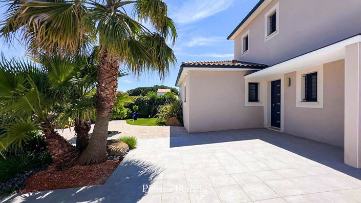 Image No.1-4 Bed House for sale