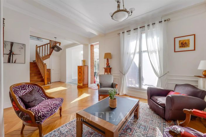 Image No.10-4 Bed House for sale