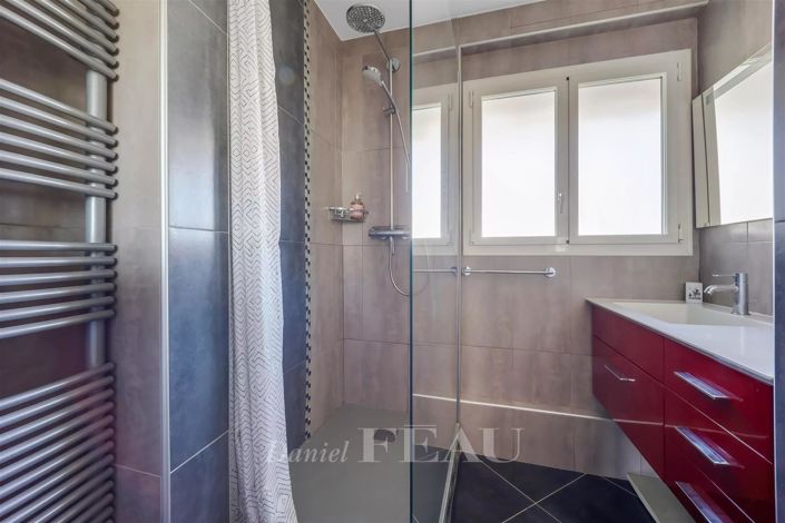 Image No.12-4 Bed House for sale