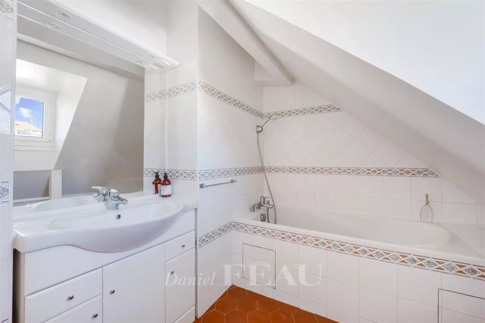 Image No.16-4 Bed House for sale