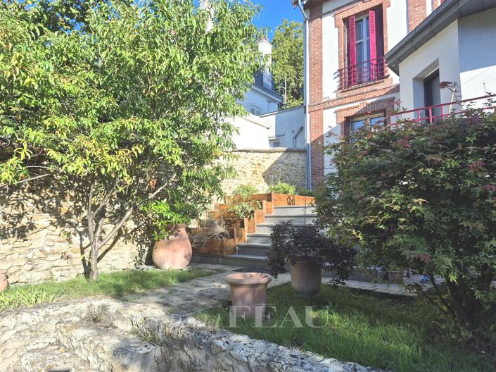 Image No.2-4 Bed House for sale