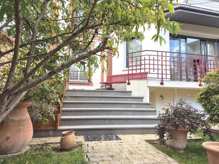 Image No.3-4 Bed House for sale