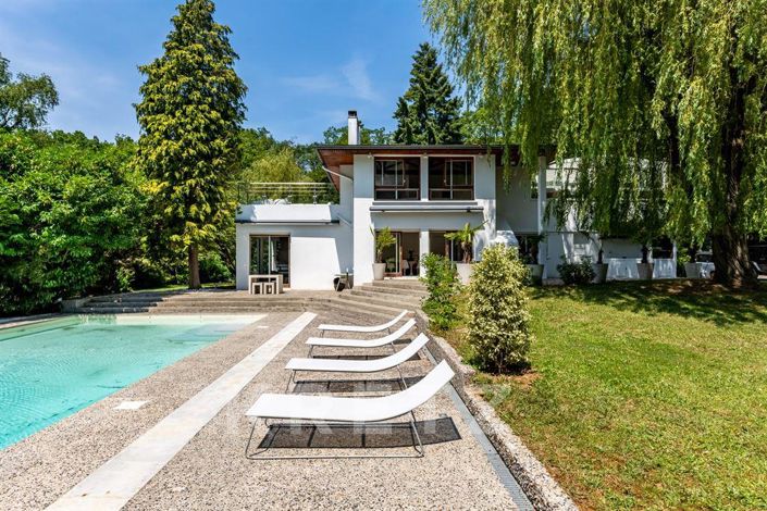 Image No.1-7 Bed Property for sale