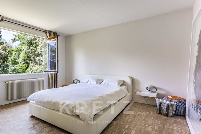 Image No.11-7 Bed Property for sale