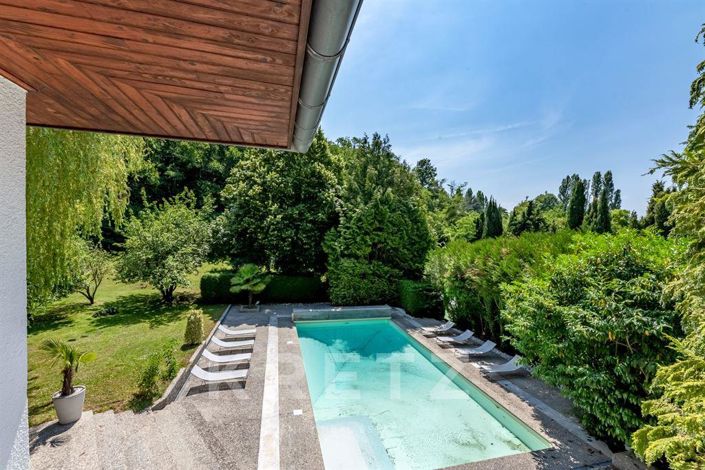 Image No.14-7 Bed Property for sale