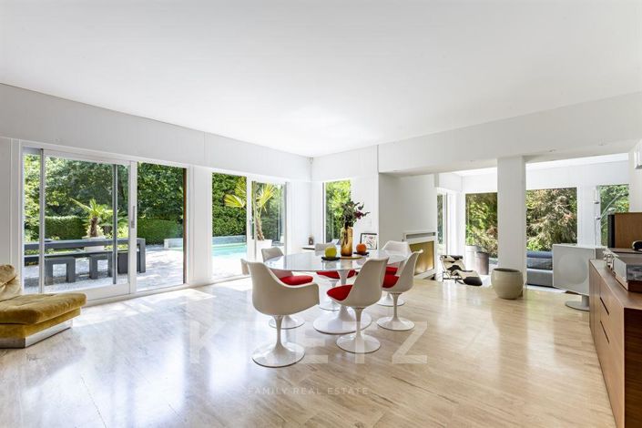 Image No.4-7 Bed Property for sale