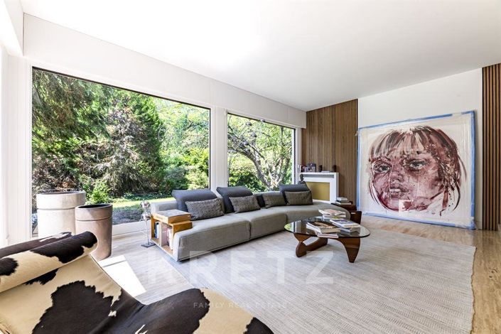 Image No.5-7 Bed Property for sale