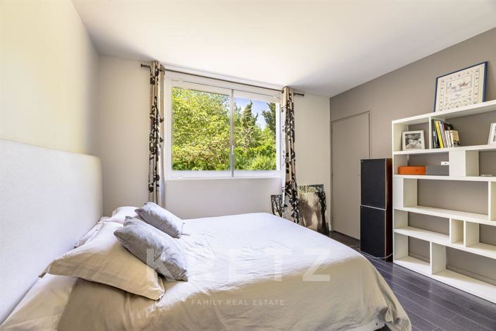 Image No.9-7 Bed Property for sale