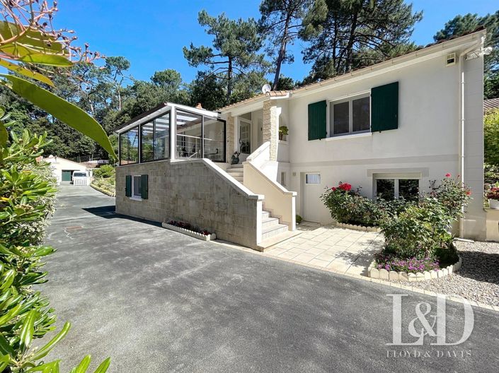 Image No.1-4 Bed House for sale