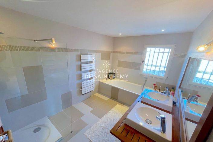 Image No.7-4 Bed House for sale