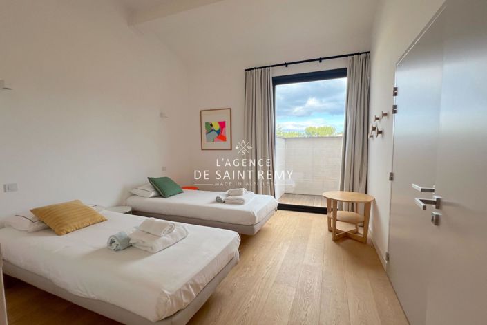 Image No.6-4 Bed House for sale