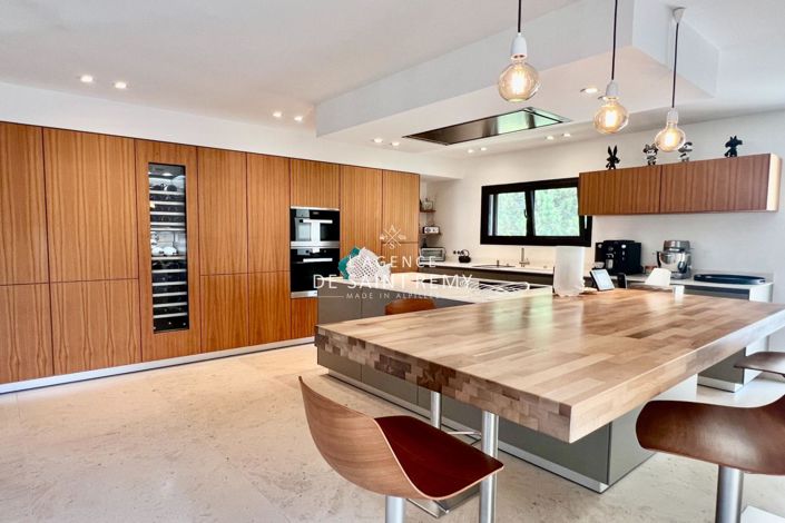 Image No.2-5 Bed House for sale