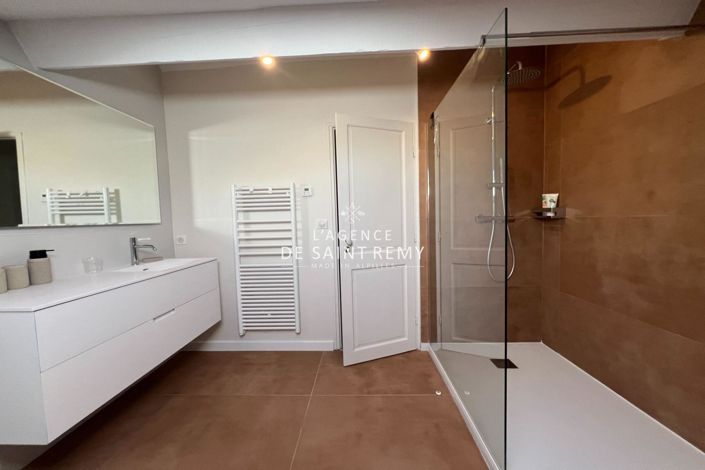 Image No.16-6 Bed House for sale