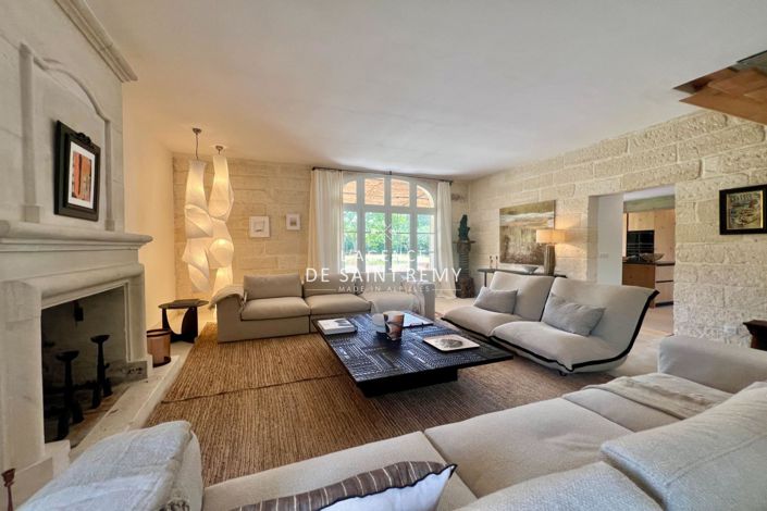 Image No.6-6 Bed House for sale