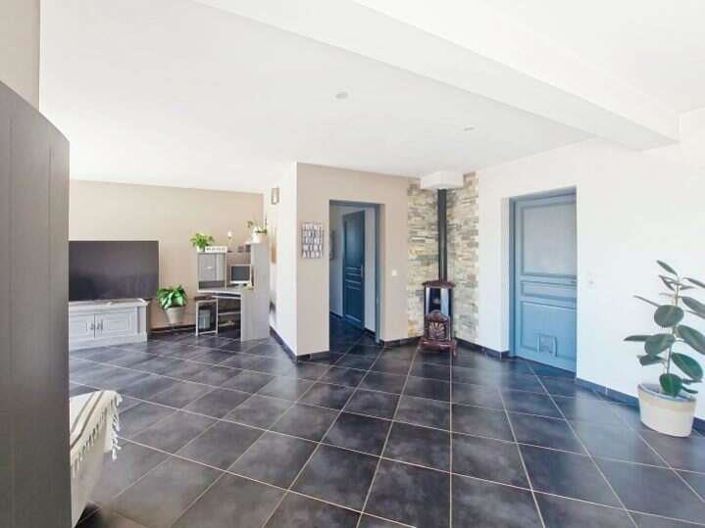 Image No.3-4 Bed House for sale