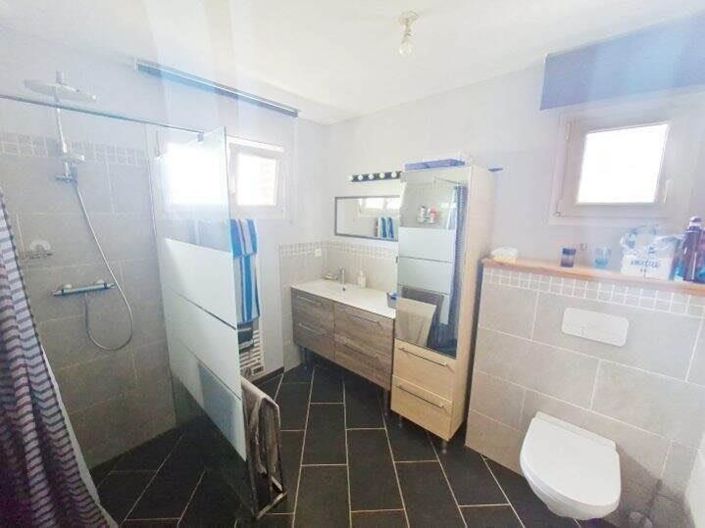 Image No.8-4 Bed House for sale