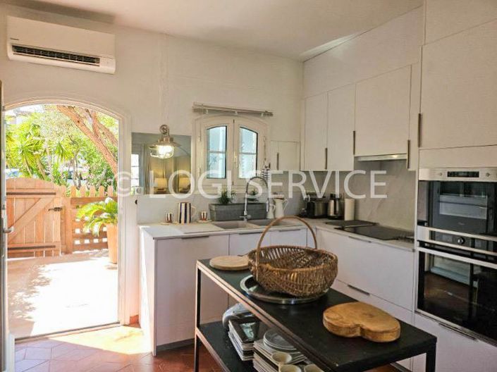 Image No.2-Maison de 2 chambres à vendre à Grimaud