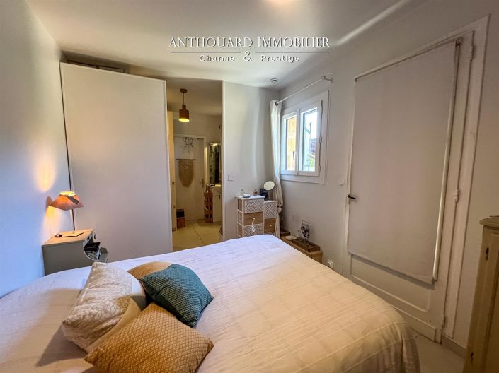 Image No.22-6 Bed House for sale