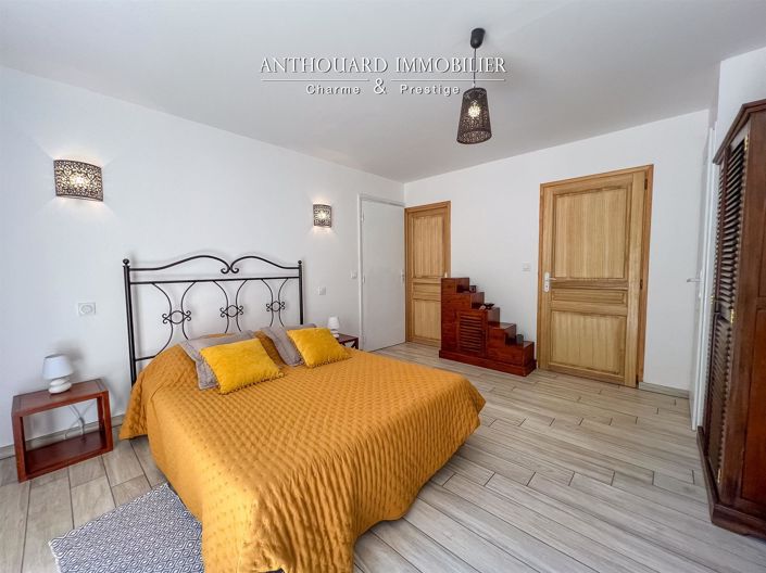 Image No.38-6 Bed House for sale