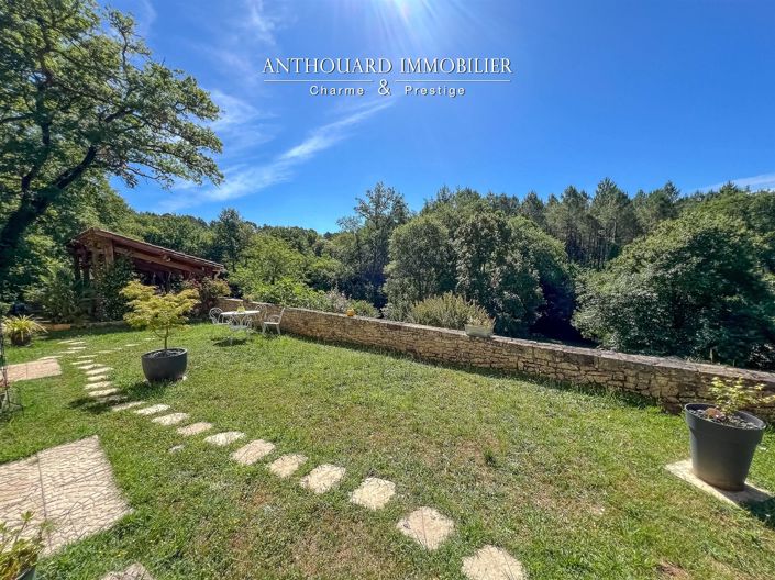 Image No.8-6 Bed House for sale