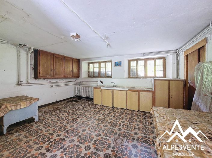 Image No.8-3 Bed House for sale