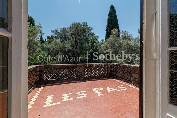 Image No.10-4 Bed Property for sale