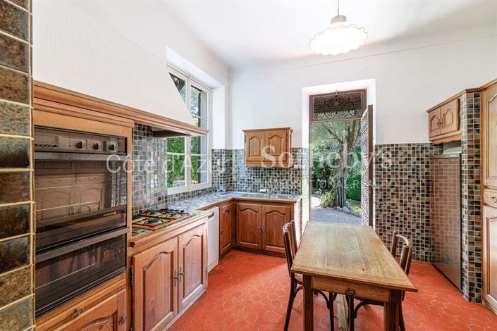 Image No.16-4 Bed Property for sale