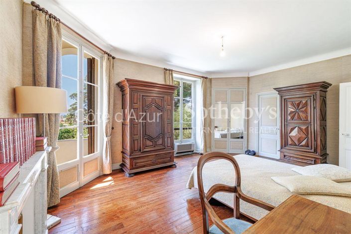 Image No.17-4 Bed Property for sale