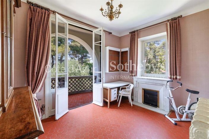 Image No.18-4 Bed Property for sale