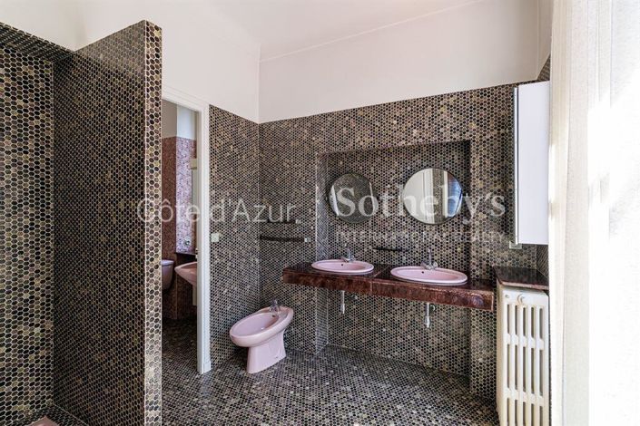 Image No.20-4 Bed Property for sale