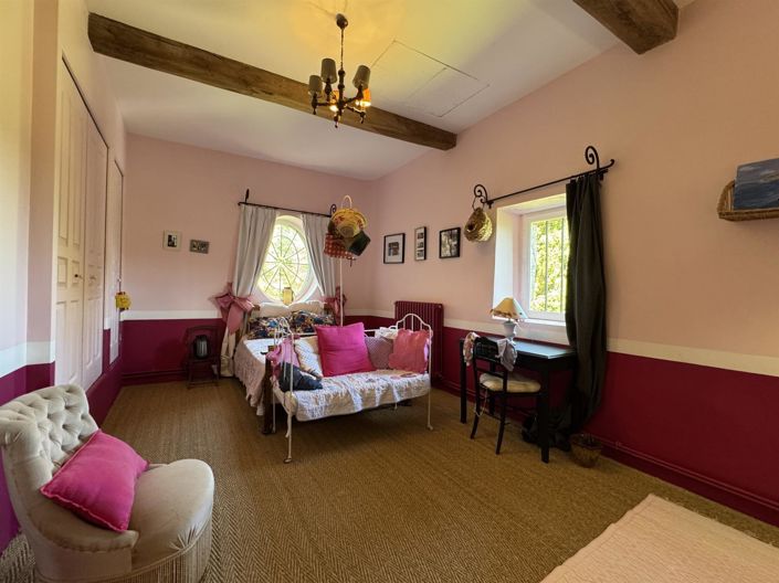 Image No.24-7 Bed House for sale