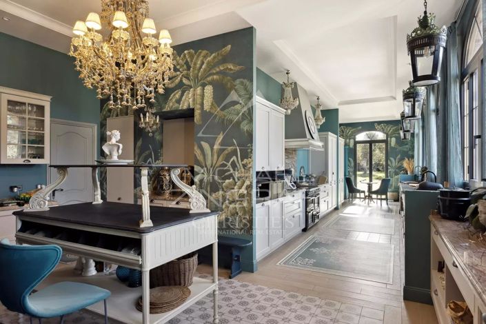 Image No.5-9 Bed House for sale