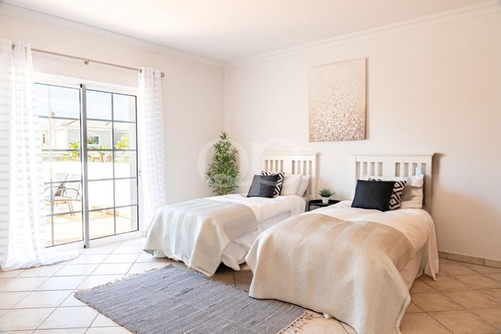 Image No.16-4 Bed House for sale