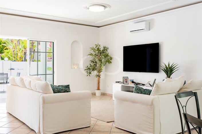 Image No.2-4 Bed House for sale