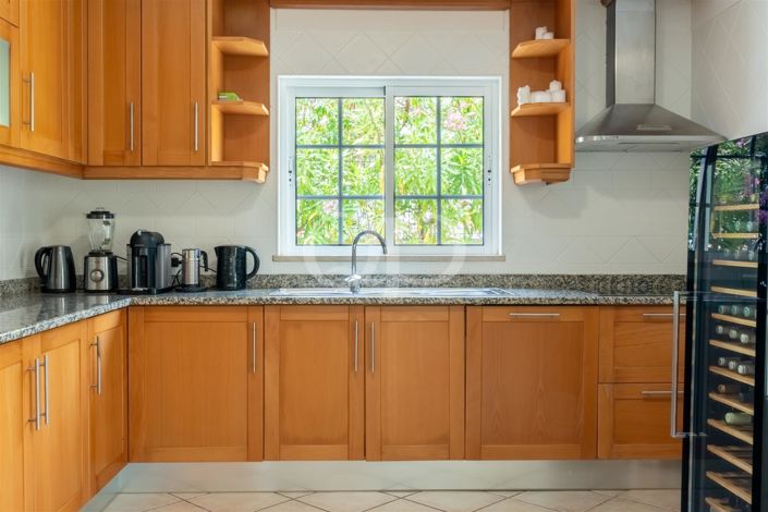 Image No.25-4 Bed House for sale