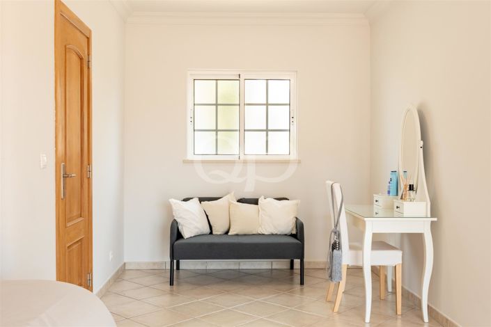 Image No.42-4 Bed House for sale