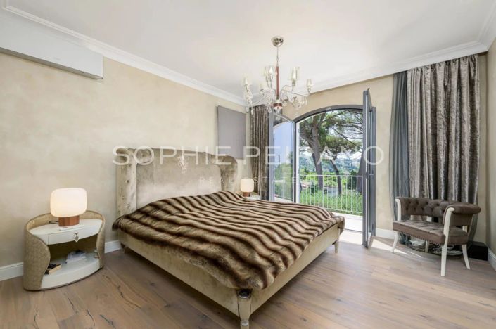 Image No.6-5 Bed House for sale