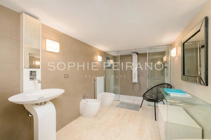 Image No.7-5 Bed House for sale