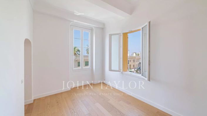 Image No.10-3 Bed Apartment for sale